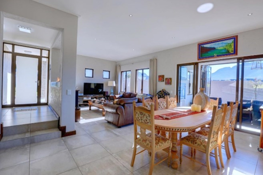 To Let 3 Bedroom Property for Rent in Kingswood Golf Estate Western Cape